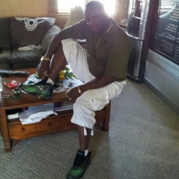 Profile Picture of Alieu Jalloh (@allieuus) on Poshmark