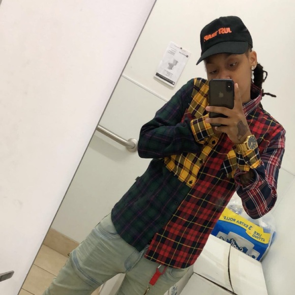 Profile Picture of Devin Brodie (@recklife32) on Poshmark