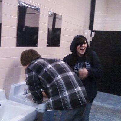 Profile Picture of Kimberly Hull (@KimNicole2728) on Twitter