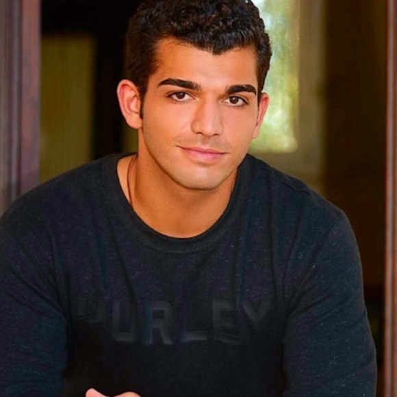 Profile Picture of Robert andre Anderson (@andreranderson) on Poshmark