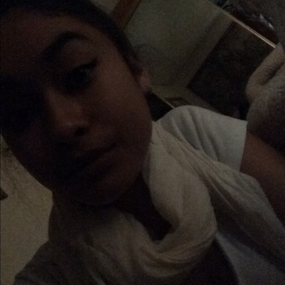 Leilanny Solid - Poshmark Profile Picture of Leilanny Solid (@leilanny_123) on Poshmark