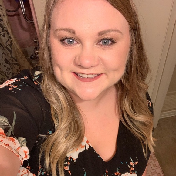 Profile Picture of Crystal Hays (@crystalhays2016) on Poshmark