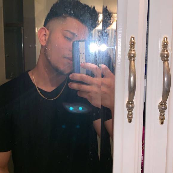 Profile Picture of David Escobar (@davidescobar694) on Poshmark