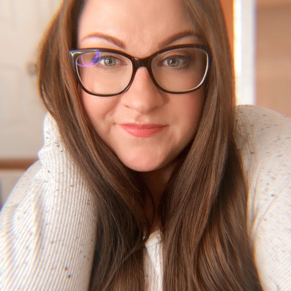 Profile Picture of Hillary Tindill (@hillarytindill) on Poshmark