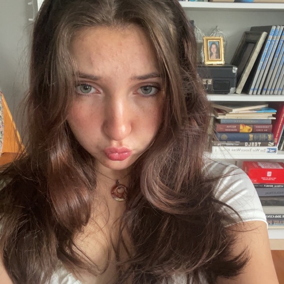 Profile Picture of Anna Shadrick (@annashadrick18) on Poshmark