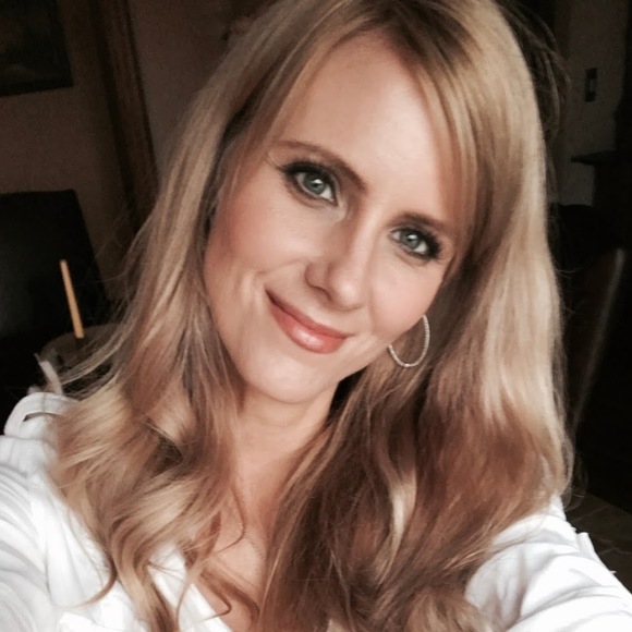 Profile Picture of Longs4 Long (@scrapbookinsta) on Poshmark