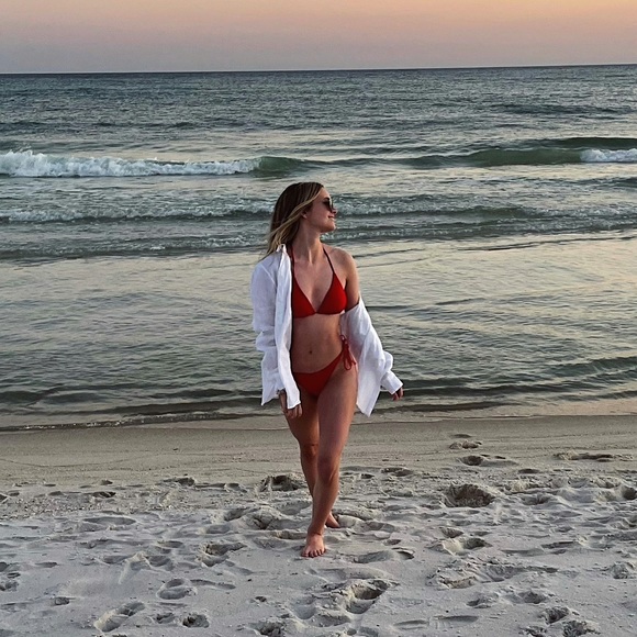 Profile Picture of Julia Schnaedter (@juliaschnaedter) on Poshmark