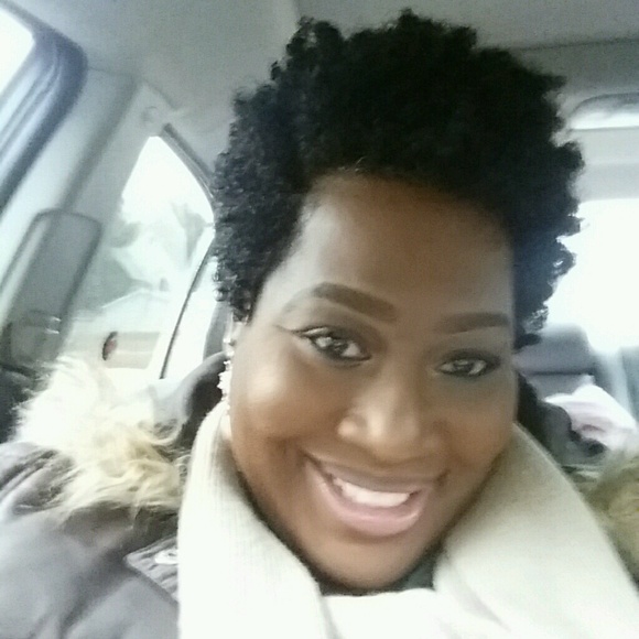 Profile Picture of Crystal Gardner (@ccgardner2393) on Poshmark