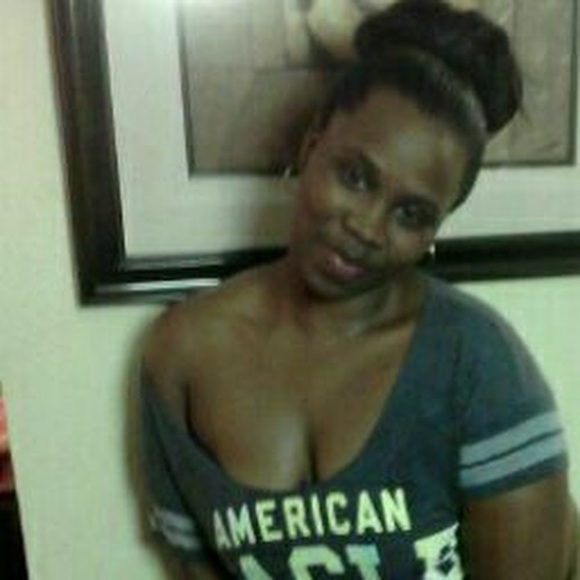 Profile Picture of Shaquanda Johnson (@shaquanda72) on Poshmark