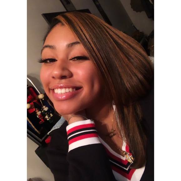 Profile Picture of Lisanne Alamoya (@lisijenelxo) on Poshmark