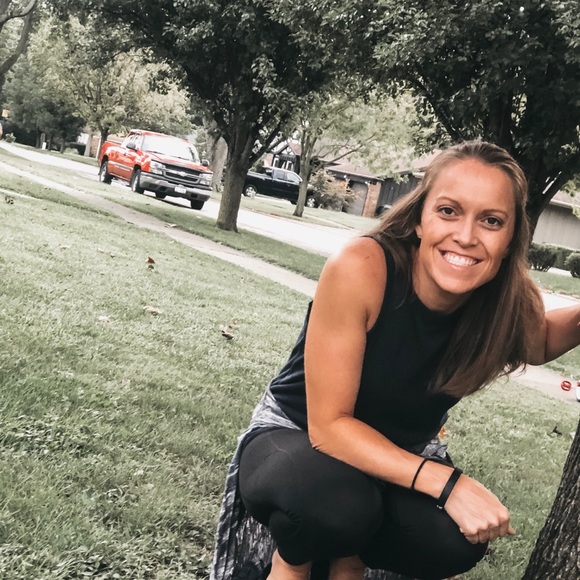 Amber Lauwers - Poshmark Profile Picture of Amber Lauwers (@amberlauwers) on Poshmark