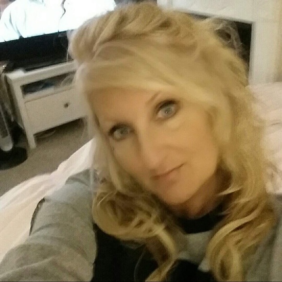 Profile Picture of Roxanne Sisto (@roxannefaith) on Poshmark