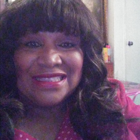 Profile Picture of Marvalee Mosse (@elliamo) on Poshmark