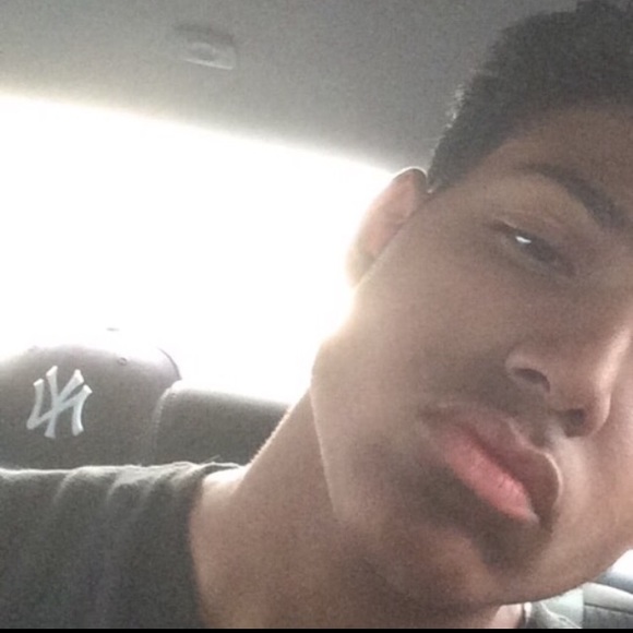 Profile Picture of Julio Caraballo (@stylejayy) on Poshmark