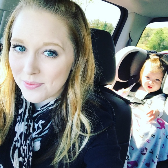 Profile Picture of Amber Andrade (@amberandrade) on Poshmark