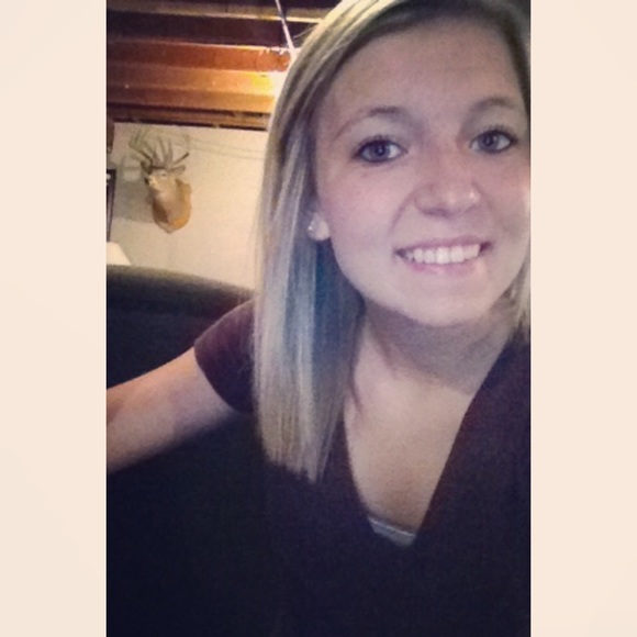 Profile Picture of Briana Renkas (@brianarenkas_) on Poshmark