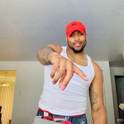 Profile Picture of Moor3 (@DDerek83) on Twitter