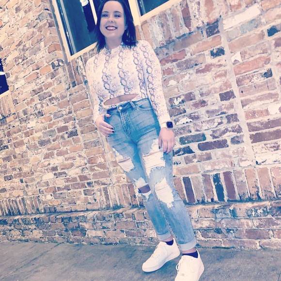 Profile Picture of Kinsey jade Lambert (@kinsey_jade14) on Poshmark