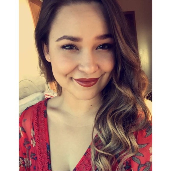 Profile Picture of Julia Kanady (@wholia) on Poshmark