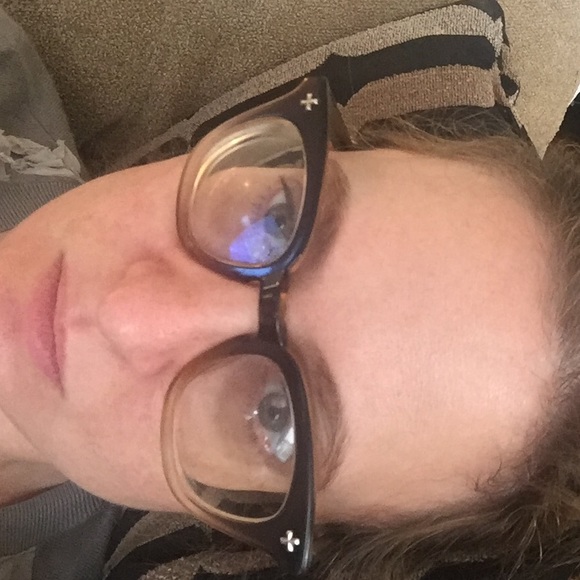 Profile Picture of Olivia Wingate (@oliviawingate) on Poshmark