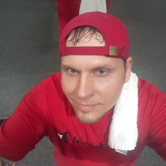 Profile Picture of Daniel Halsey (@dhalsey1203) on Poshmark