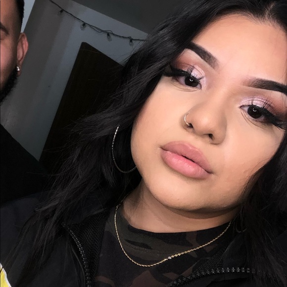 Profile Picture of Melody Aguilar (@aguilaraz) on Poshmark