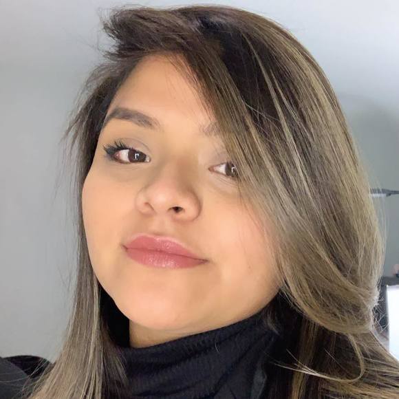 Profile Picture of Daniela Ulloa (@dulloa97) on Poshmark