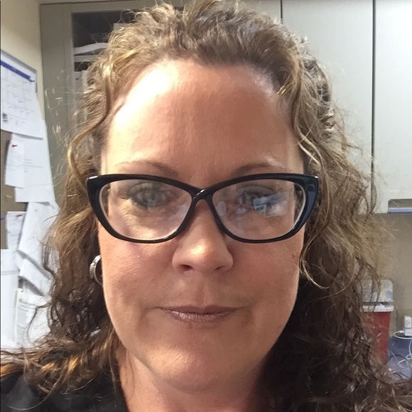 Profile Picture of Jen Tremitiere (@jentremitiere) on Poshmark