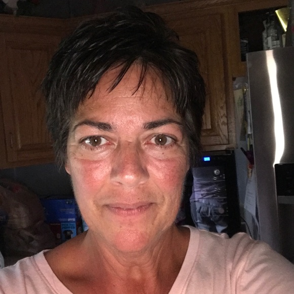 Profile Picture of Helen Stansbury (@helenstansbury) on Poshmark