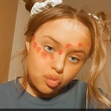 Profile Picture of Zoey Kelly (@zoeykelly17) on Twitter