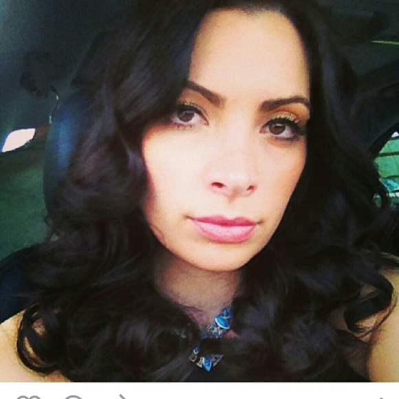 Profile Picture of Parisa Arshadi (@parisaforpeace) on Poshmark