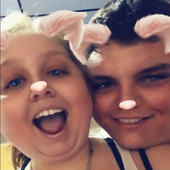 Profile Picture of Shannon Broadfield (@bonser63) on Poshmark