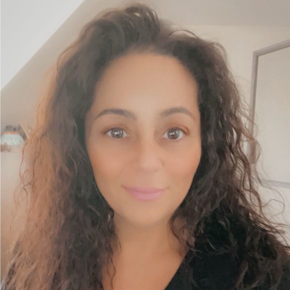 Profile Picture of Elisa Toscano (@whiskey082708) on Poshmark