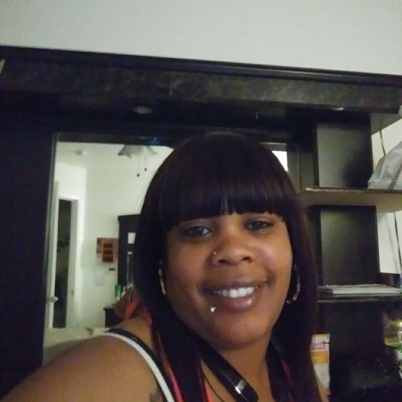 Profile Picture of Ladonna Hill (@msrealtalk) on Poshmark