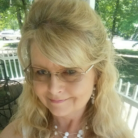 Profile Photo of Teresa Parrish (@teresa6142) on Poshmark