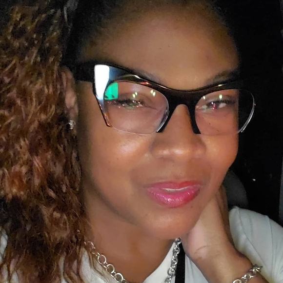 Profile Picture of La kisha Gallman (@jazzual) on Poshmark