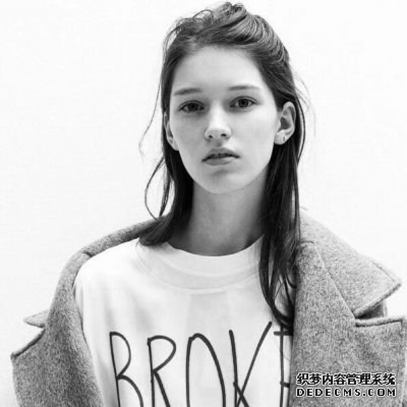 Profile Picture of Alice Hall (@laelrandee6082) on Poshmark