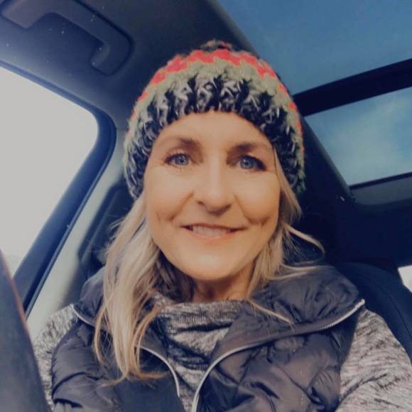 Profile Picture of Christine Jansson (@cjanssonak) on Poshmark