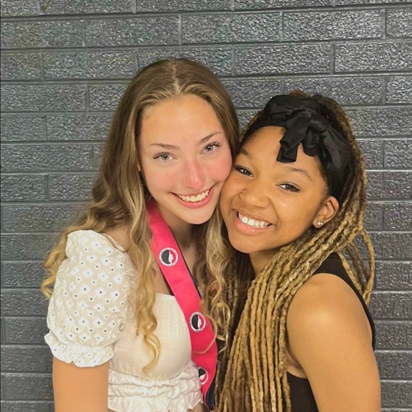 Profile Picture of Bella Grey (@motgirl) on Poshmark