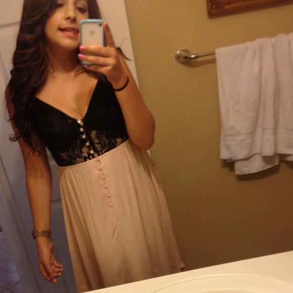 Profile Picture of Brittany Abujudeh (@brittany10121) on Poshmark