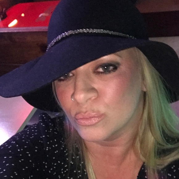 Profile Picture of Mindy Hays-kasunic (@mindyhays) on Poshmark
