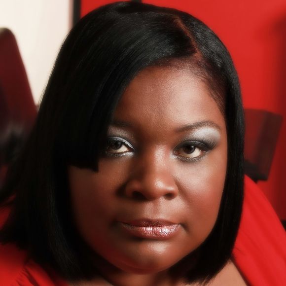 Profile Picture of Vanda Mckellar (@vandarochelles) on Poshmark