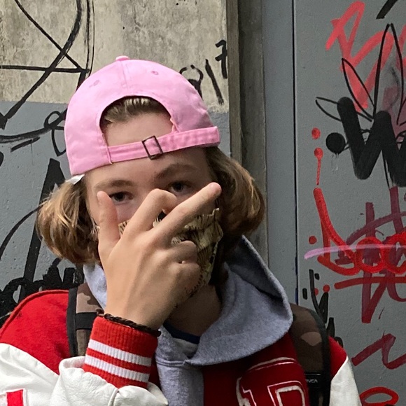 Profile Picture of Finlay Burrowes (@finlayb152) on Poshmark