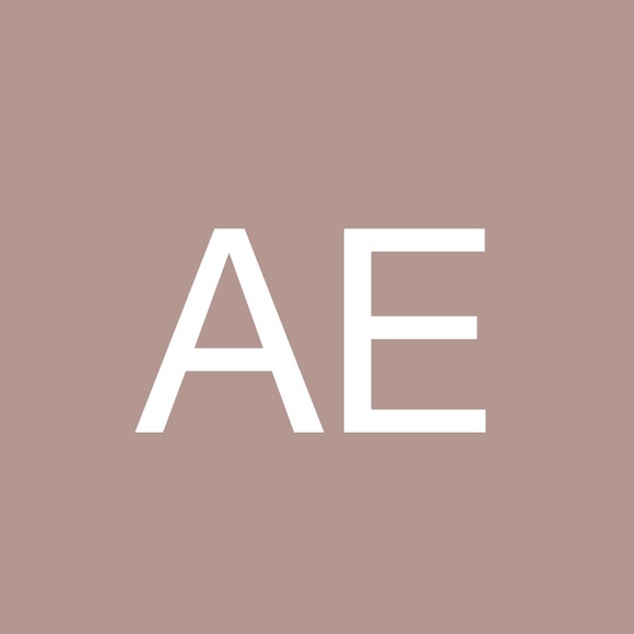 Profile Picture of Amy Enright (@amee1234) on Poshmark