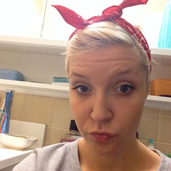 Profile Picture of Elizabeth Kucinski (@lizard617) on Poshmark