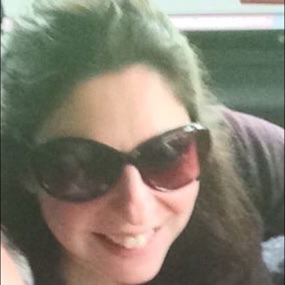 Profile Picture of Denise Moraca (@dmoraca) on Poshmark