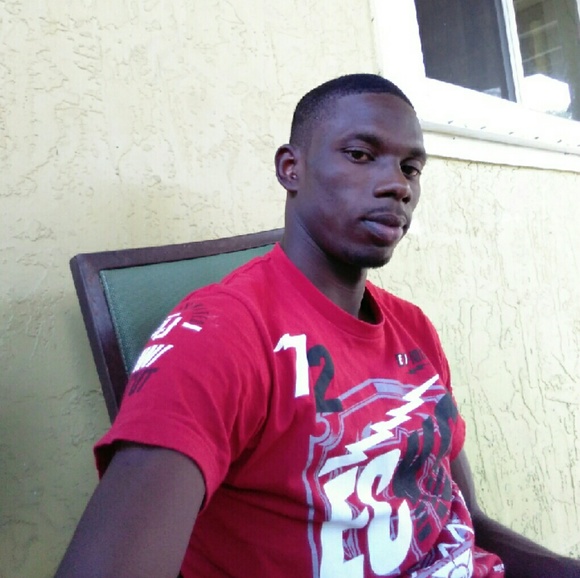 Profile Picture of Frantz Desir (@frantzdesir) on Poshmark