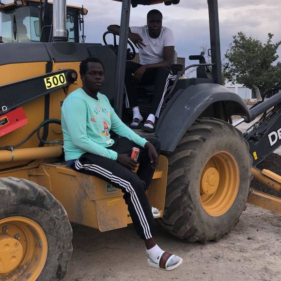 Profile Picture of Tong Tong (@tripletong3) on Poshmark