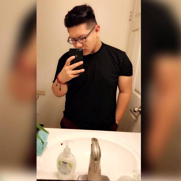 Profile Picture of Daniel Ramos (@dannythoee) on Poshmark