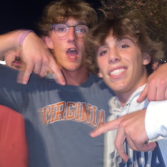 Profile Picture of Carter Bennett (@carterbennett23) on Poshmark